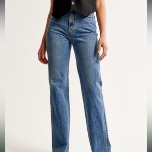 Abercrombie | High Rise 90s Relaxed Jean | 24 X-Short | Medium Wash